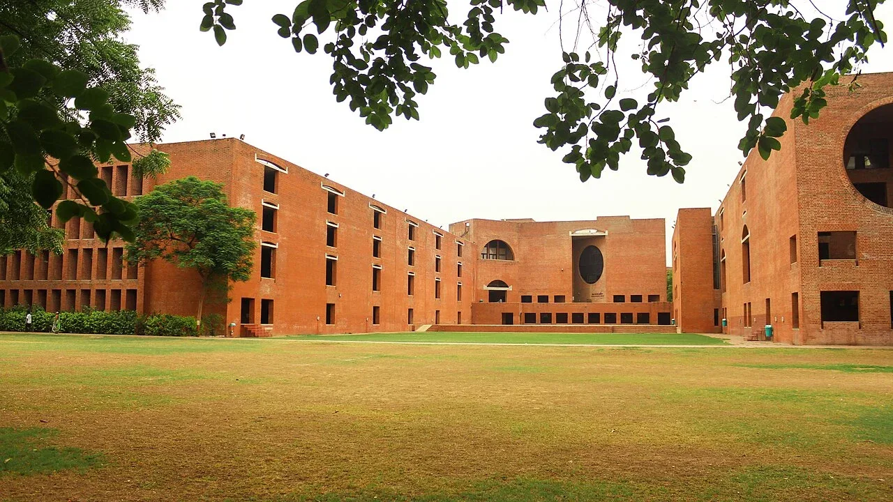 Louis Kahn Plaza, IIM Ahmedabad.jpg