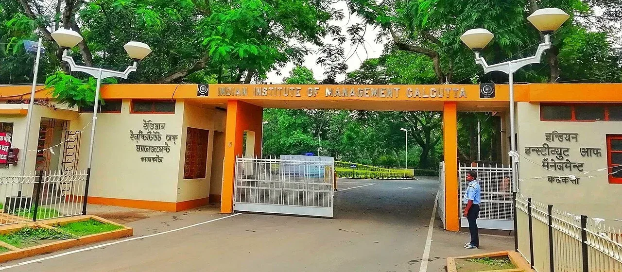 IIM Calcutta Gate.jpg